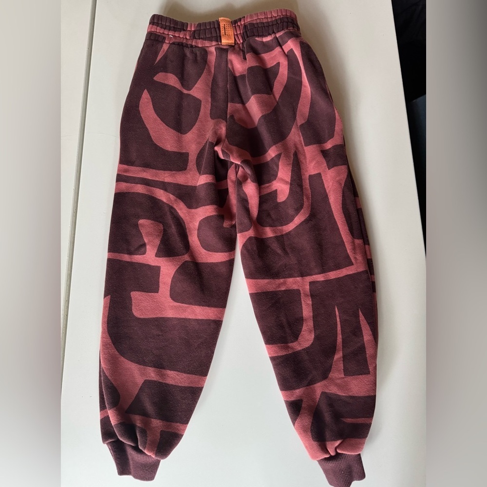 Nike A.I.R. (Artist In Residence) Kids' Cody Hudson Joggers in maroon Flyease - Picture 7 of 7